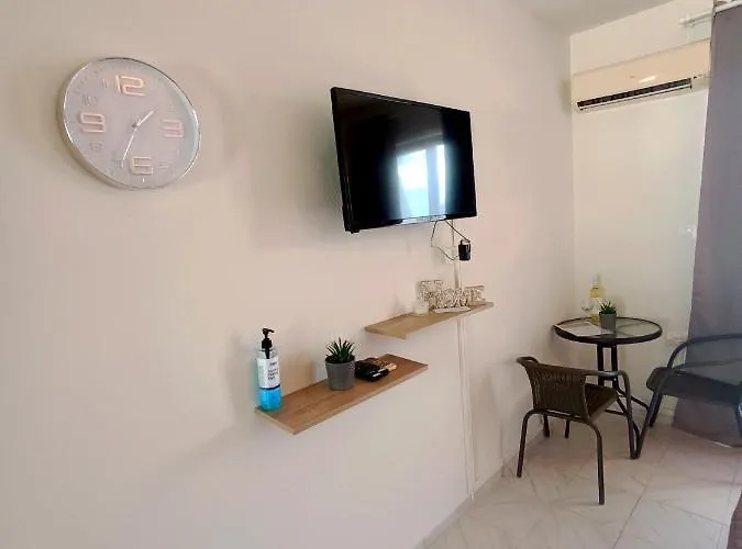 Agathi Paradise Apartamento Charaki